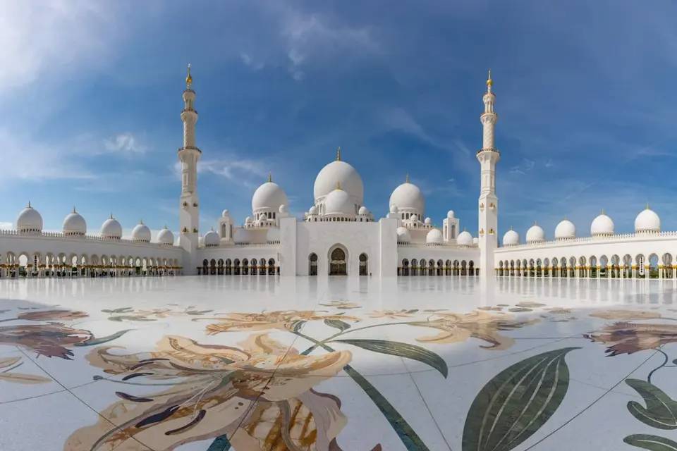 City Sightseeing: Abu Dhabi Hop-On, Hop-Off Bus Ticket