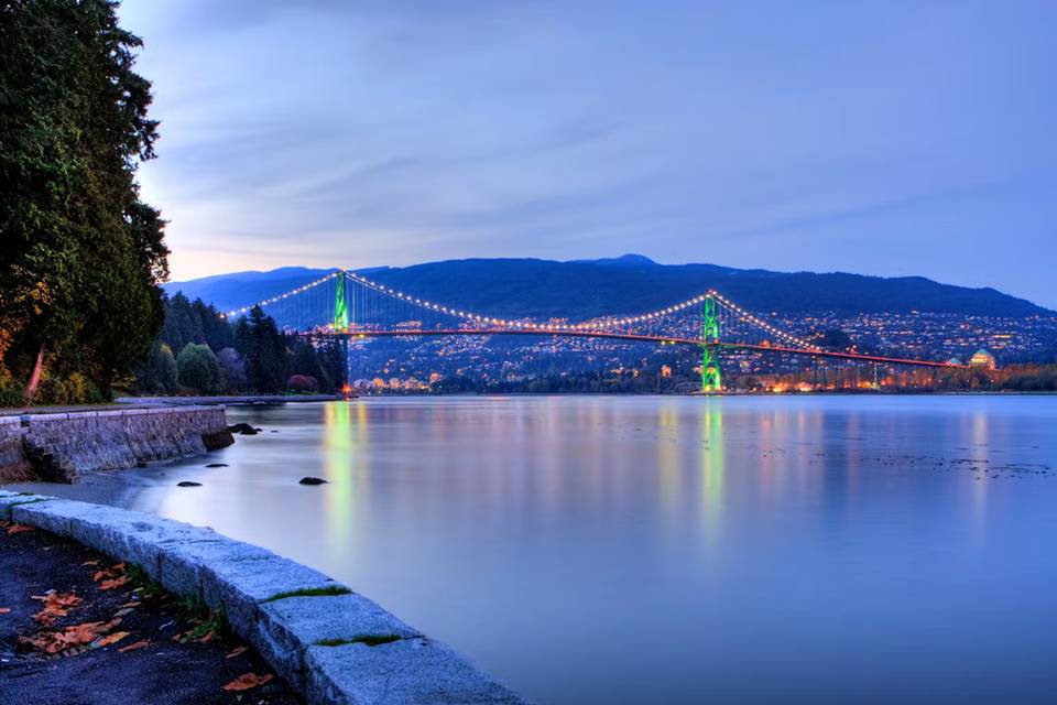 Stanley Park and City Twilight Tour of Vancouver