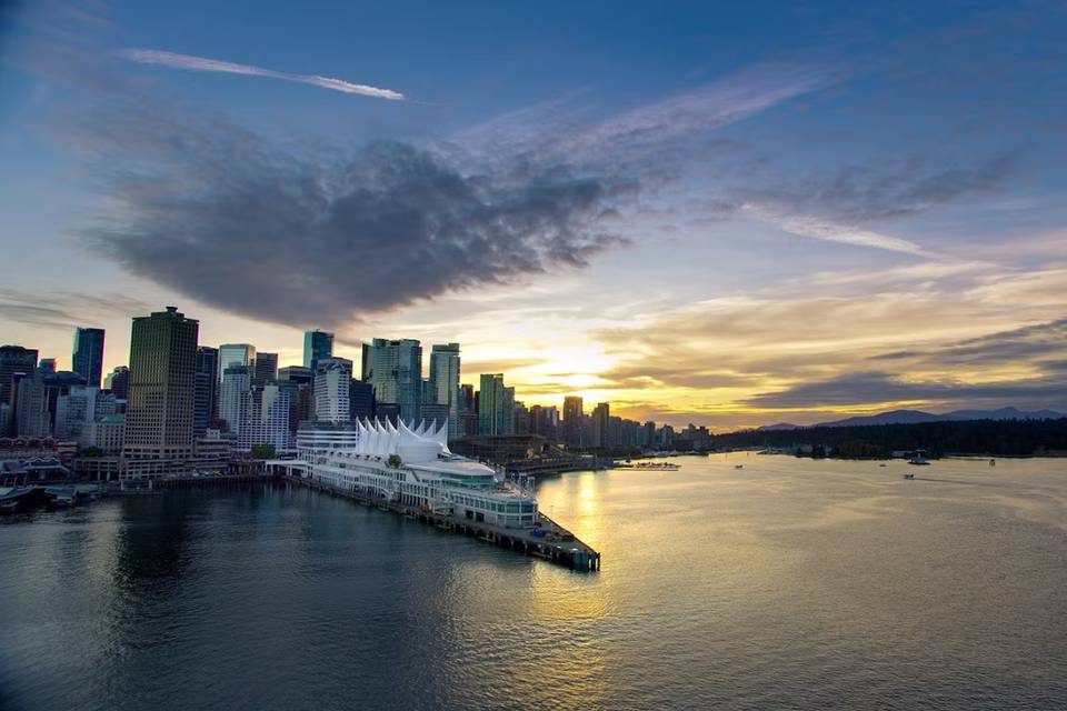 Stanley Park and City Twilight Tour of Vancouver