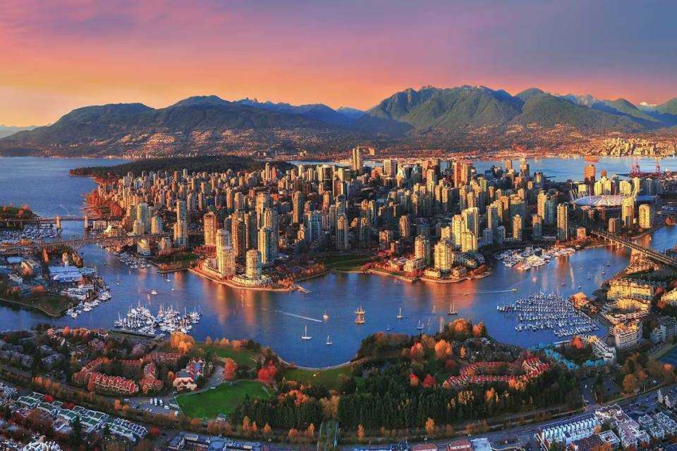 Stanley Park and City Twilight Tour of Vancouver