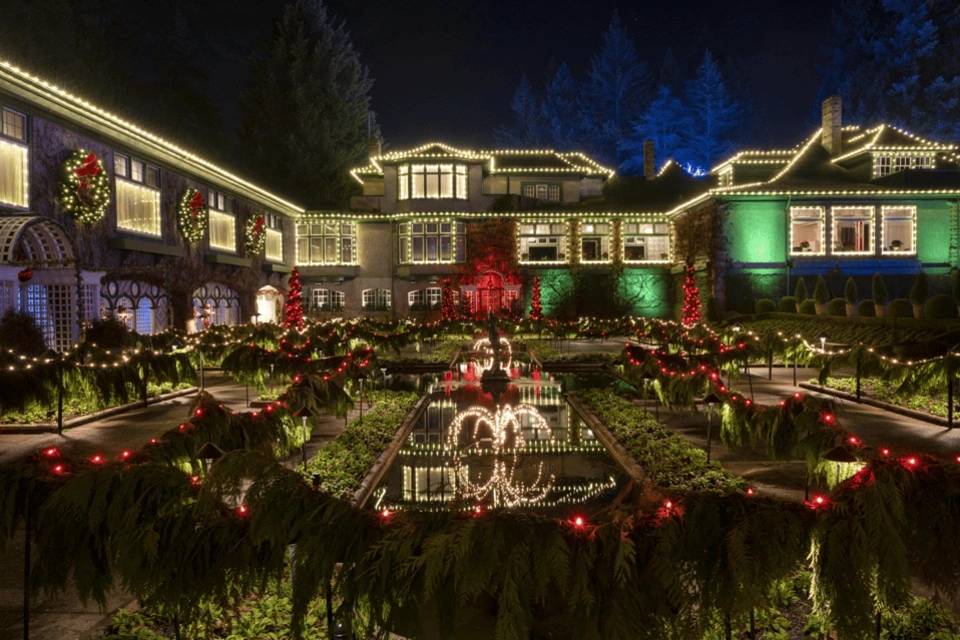 Victoria Village with Butchart Gardens Christmas Tour