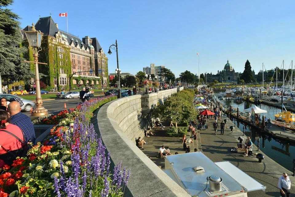 Victoria Village & Butchart Gardens Tour