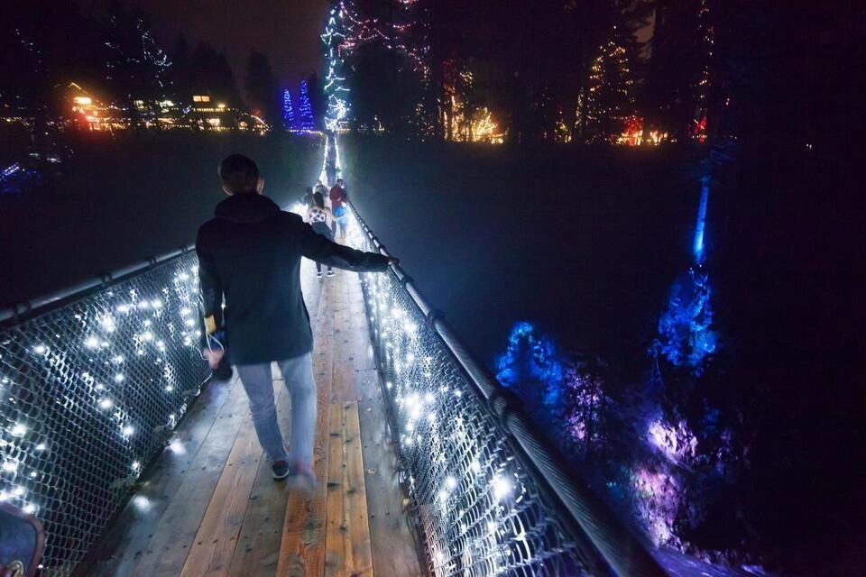 Vancouver City Tour with Capilano Canyon Lights 