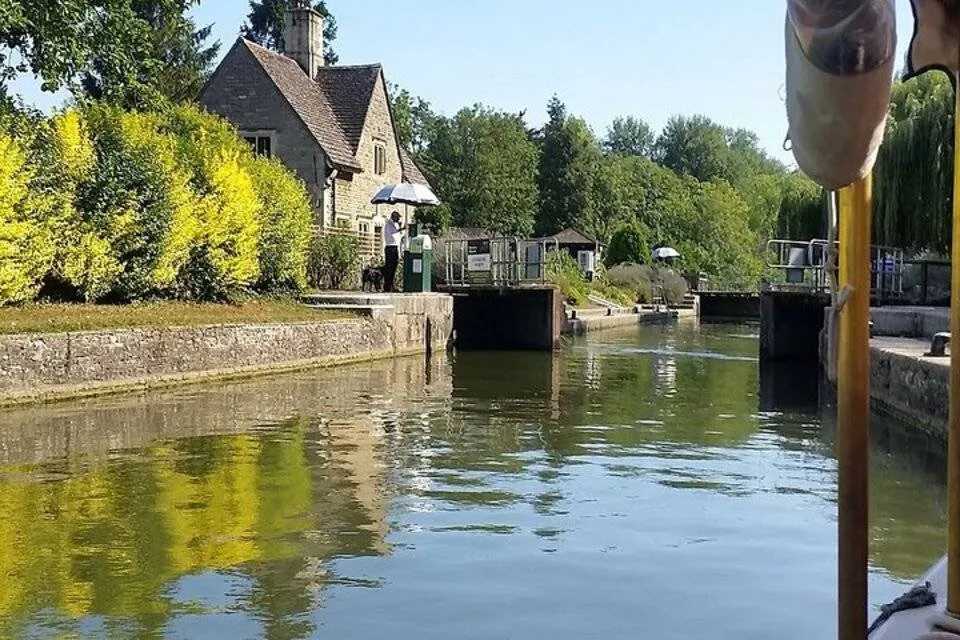 Oxford Afternoon Tea & Picnic River Cruise
