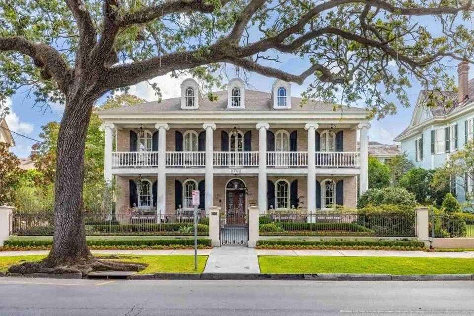 City Sightseeing: New Orleans Hop-On, Hop-Off Bus Tour with Garden District Walking Tour