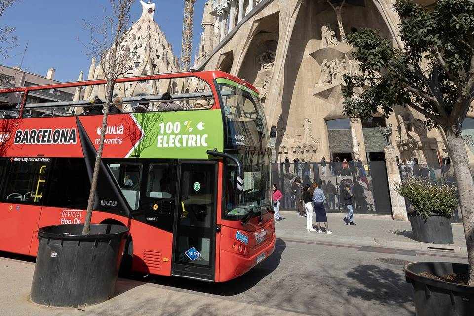 Barcelona City Tour: Hop-on Hop-off Bus Tour
