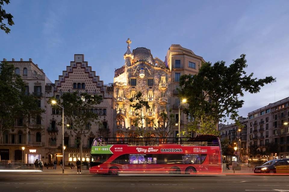 Barcelona Panoramic Bus Night Tour