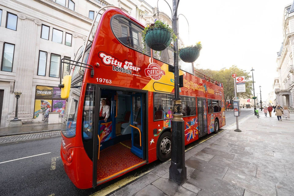 London City Tour: Hop-On, Hop-Off with River Cruise - Image 3