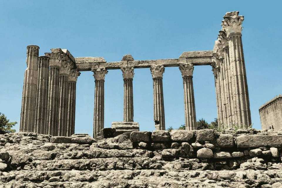 Evora and Monsaraz Full-Day Tour with Wine Tasting