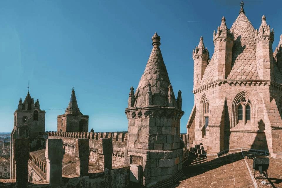 Evora and Monsaraz Full-Day Tour with Wine Tasting