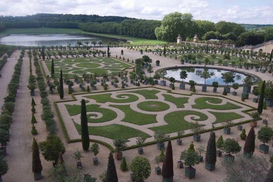 Half Day Guided Versailles Tour and Departure by Train