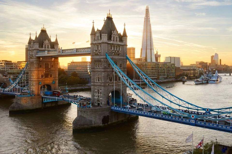 Afternoon Panoramic Tea Sightseeing Tour with PG Tips