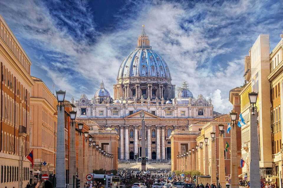 St. Peter's Square and St. Peter's Basilica Tour with Audio Guide App