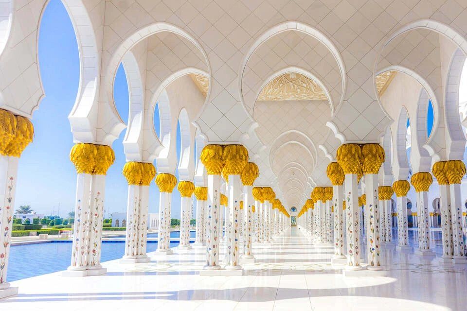 Abu Dhabi Sheikh Zayed Grand Mosque Tour with Audio Guide App