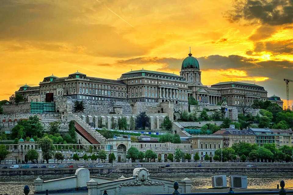 Budapest Buda Castle Tour with Audio Guide App
