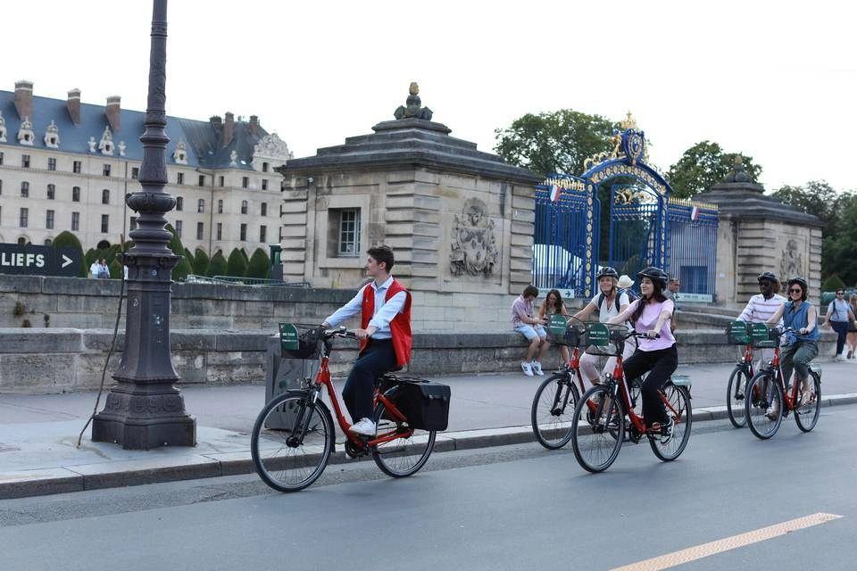 Guided Small Group Bike Tour of Paris