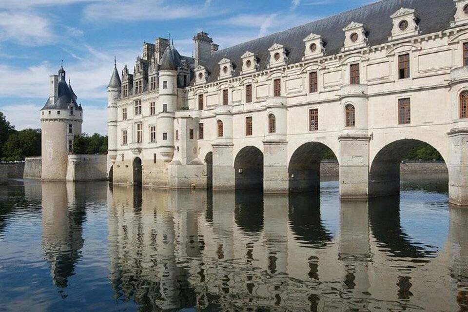 Day Trip to Loire Castles with Transfers from Paris
