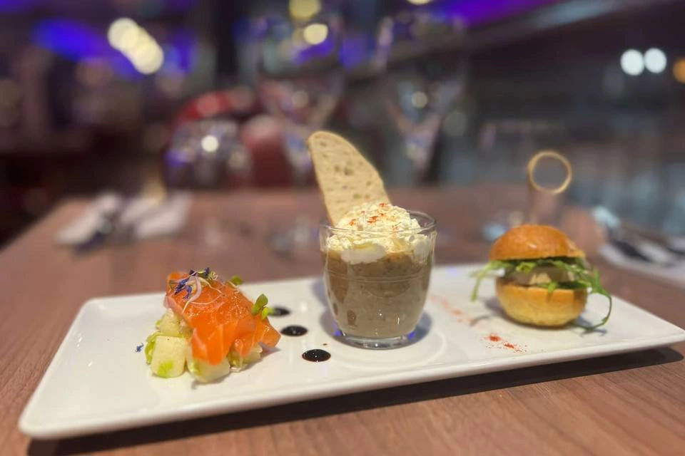 Bistronomic Dinner Cruise Paris Seine (9 PM)