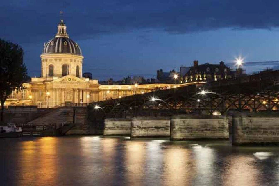 Paris Night City Tour in Open Top Bus and Eiffel Tower 2nd/ 3rd Floor Reserved Access