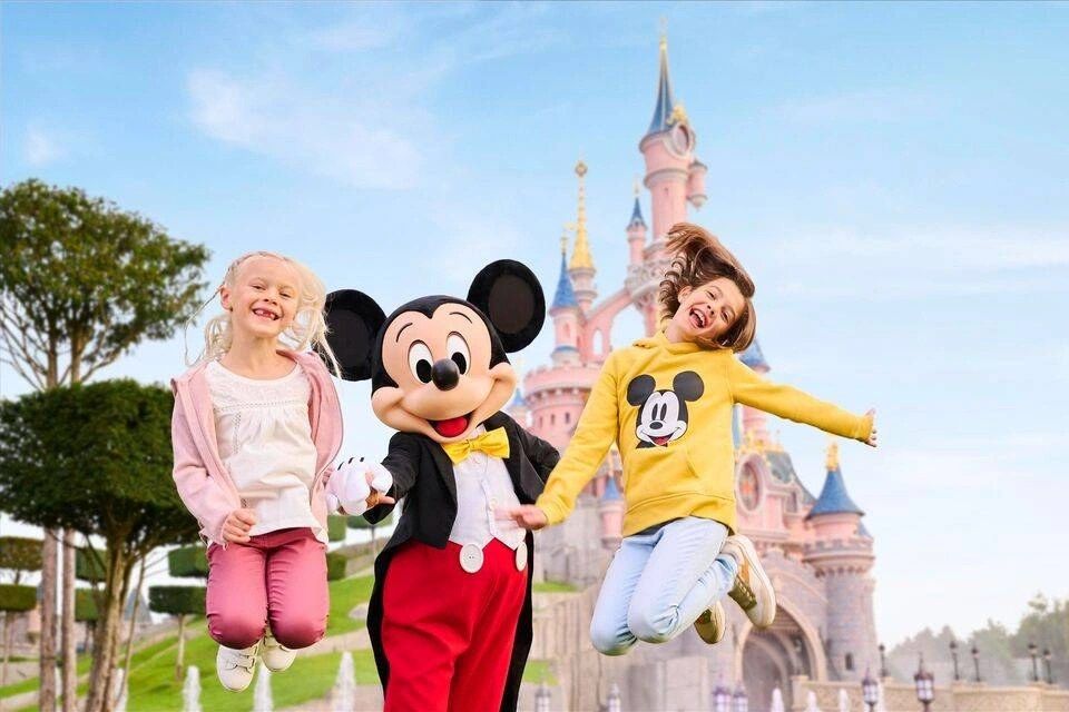 Disneyland Paris 2 Parks E-Ticket with Seine Cruise