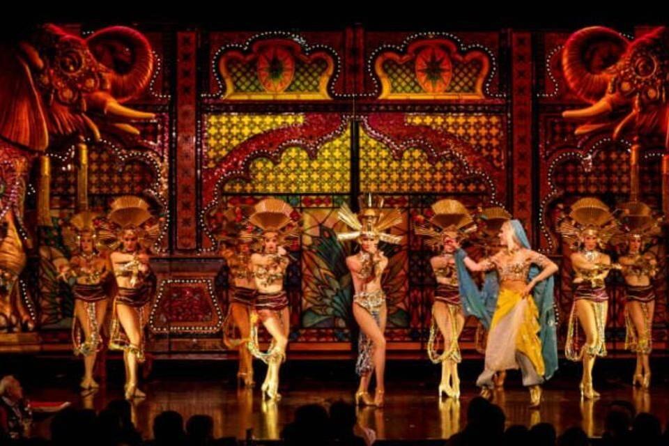Paris Night Tour with River Cruise Boat Ticket and Moulin Rouge 11PM Show & A Glass of Champagne