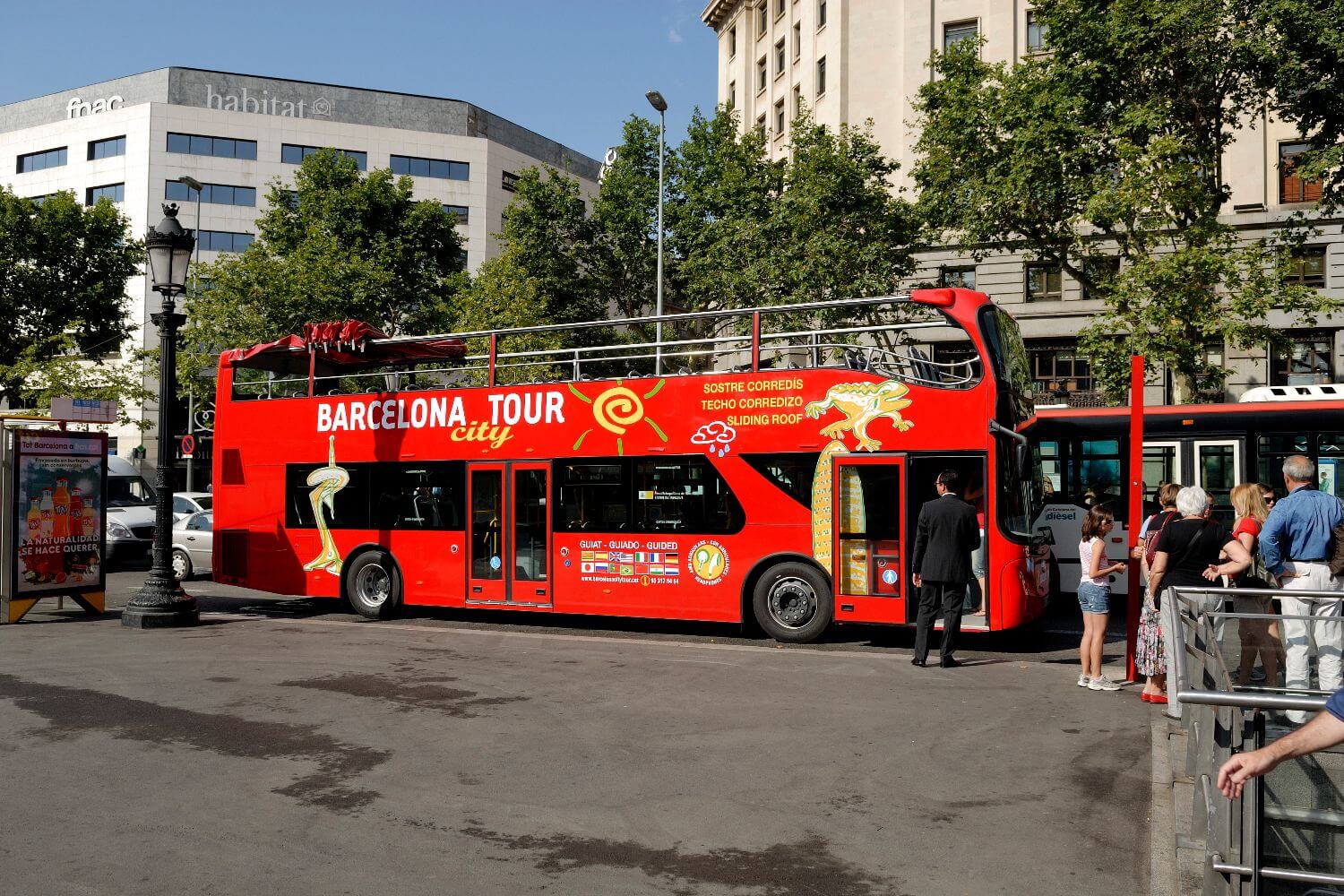 Barcelona City Tour Hop-On, Hop-Off + Spotify Camp Nou Experience Museum