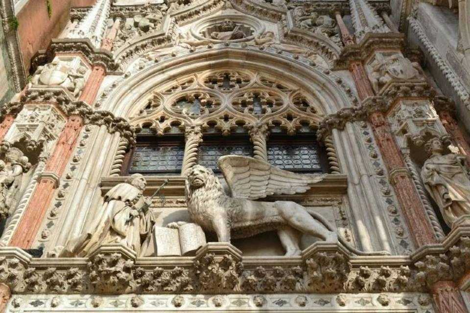 Doge's Palace, Saint Mark's Basilica & Bridge of Sigh Guided Tour