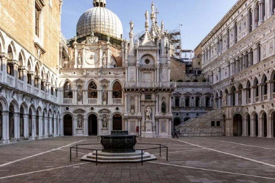 Doge's Palace, Saint Mark's Basilica & Bridge of Sigh Guided Tour