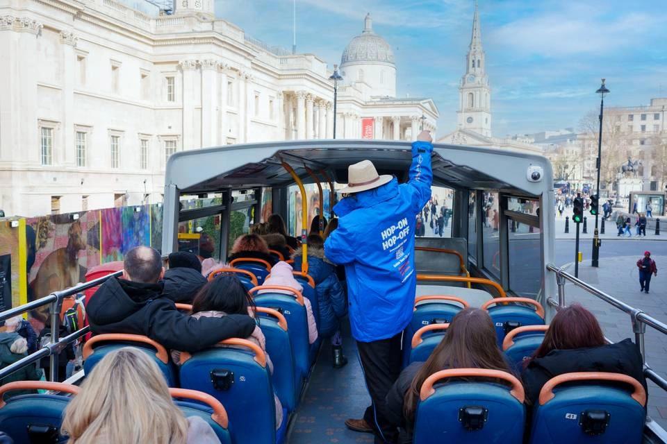 Golden Tours: Buckingham Palace Entrance and Open-Top Bus Tour