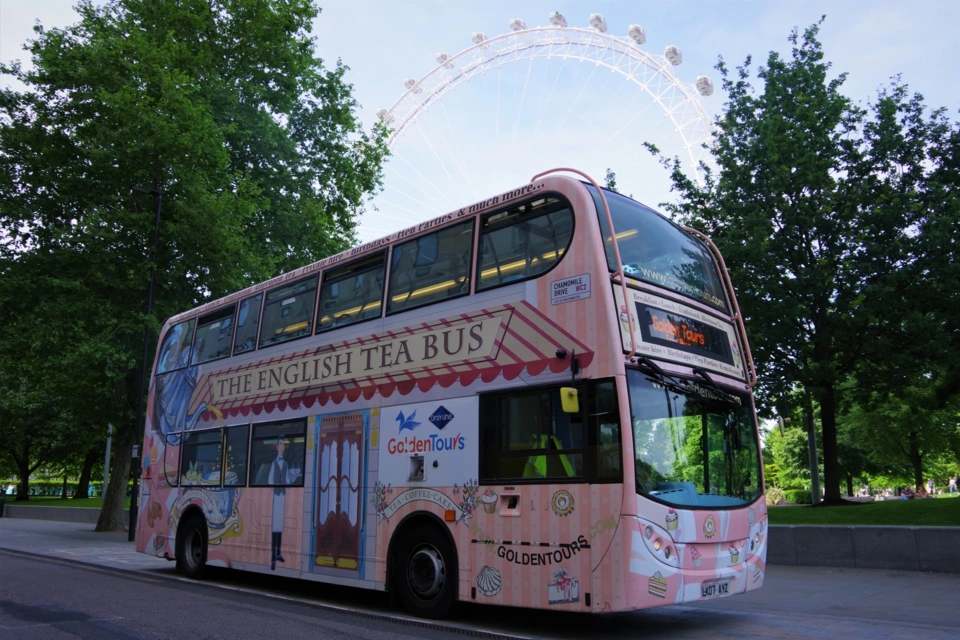 Buckingham Palace Entry and Afternoon Tea on The English Bus or at Browns Victoria