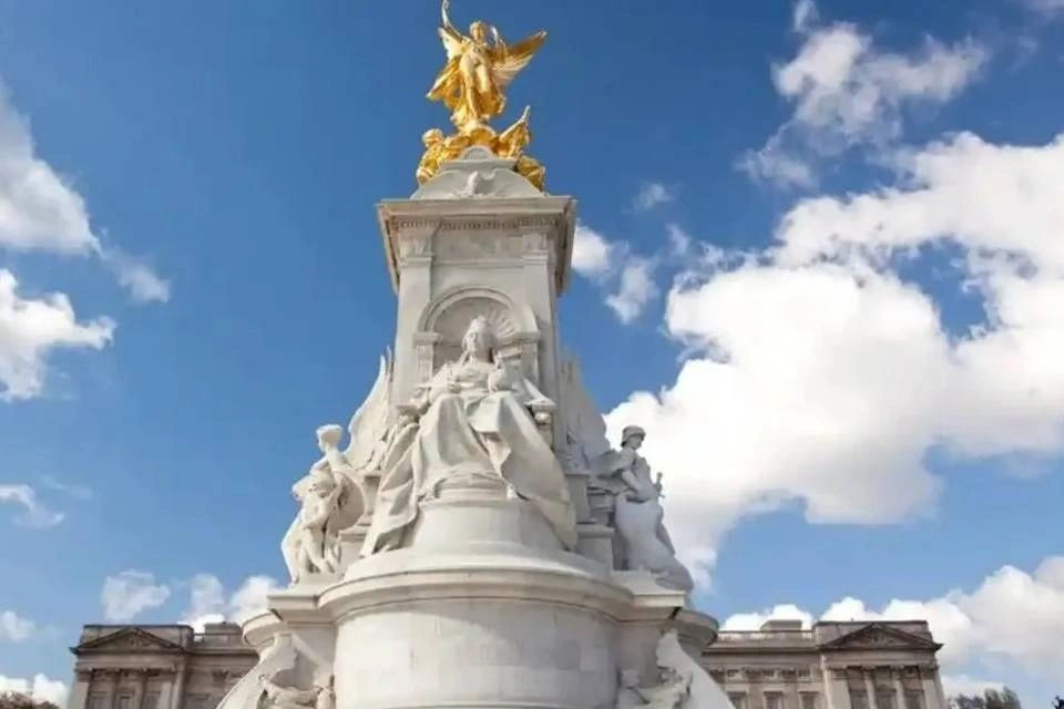 Royal London Tour with Buckingham Palace and Changing of the Guard with Free Snack Pack
