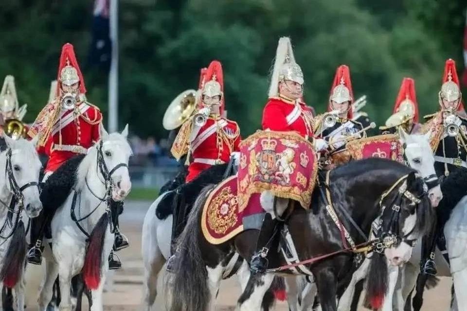 Royal London Tour with Buckingham Palace and Changing of the Guard with Free Snack Pack