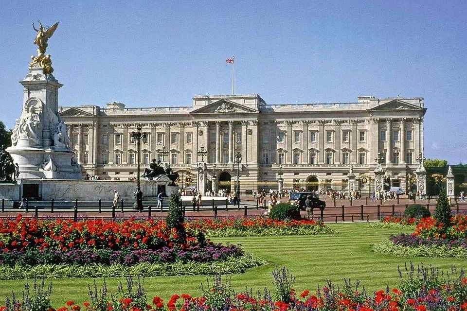 Royal London Tour with Buckingham Palace and Changing of the Guard with Free Snack Pack