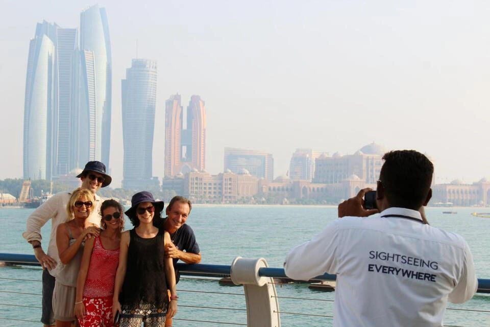 Abu Dhabi Seaworld and Grand Mosque Tour
