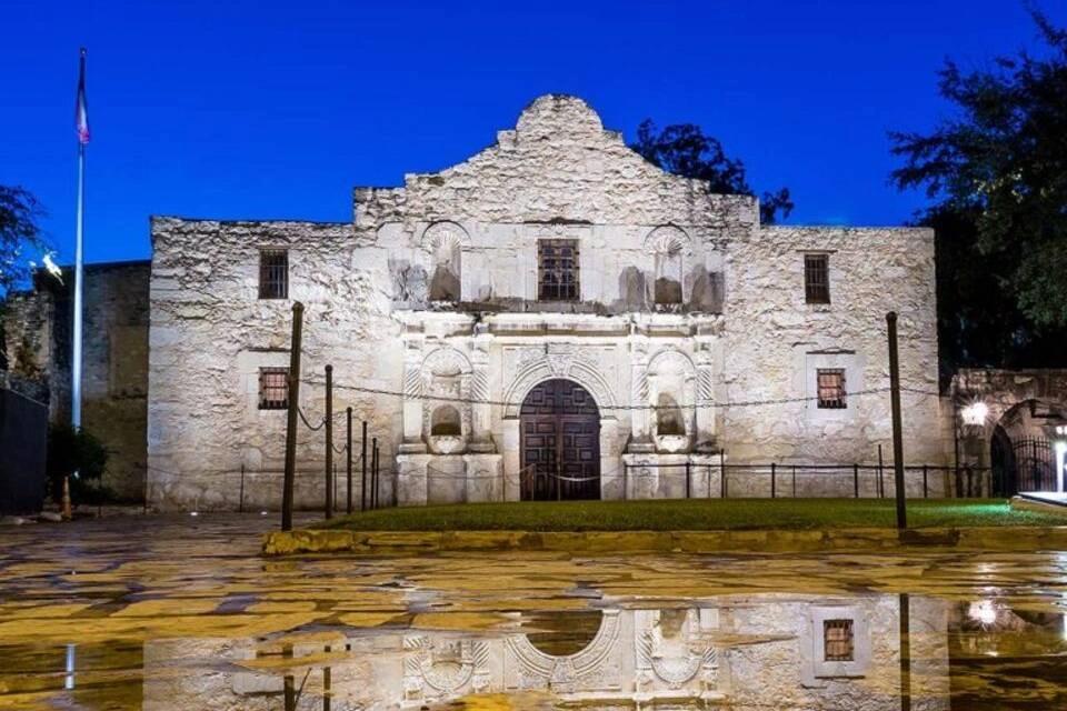 San Antonio City Lights Night Tour Ticket