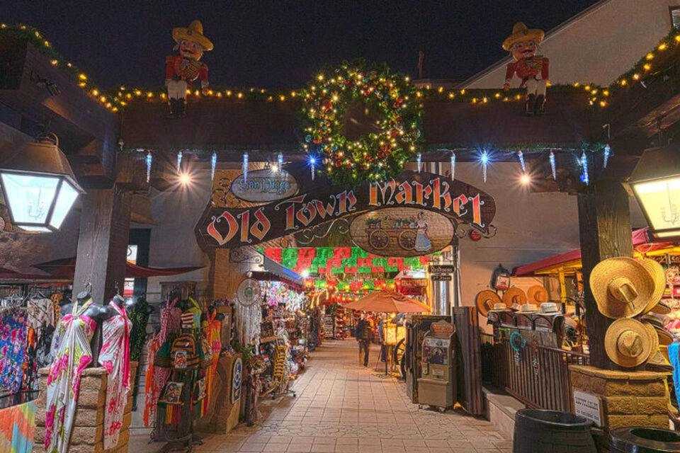 San Diego Holiday Sights and Festive Night Tour