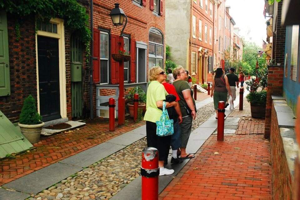 City Sightseeing: Founding Father's and Mother's Walking Tour of Philadelphia
