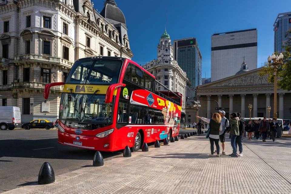 Gray Line: Buenos Aires Hop-On, Hop-Off Tour with Brunch at El Gato Negro