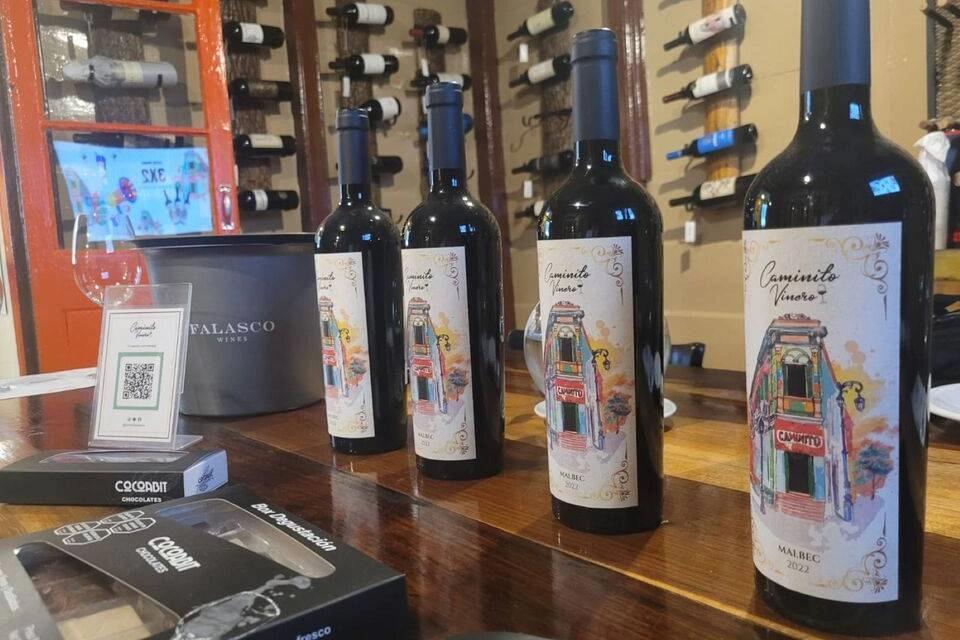 Gray Line: Buenos Aires Hop-On, Hop-Off with Wine Tasting and Tapas