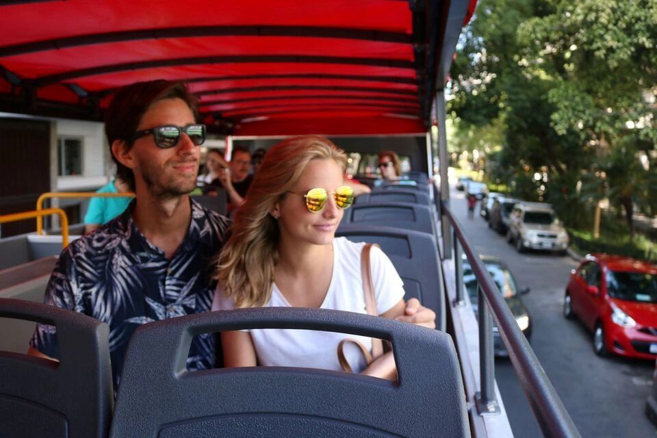 Gray Line: Buenos Aires Hop-On, Hop-Off with Wine Tasting and Tapas