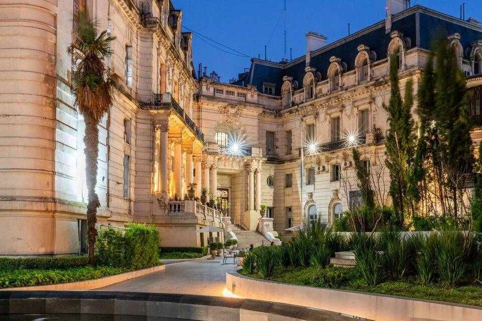 Gray Line: Buenos Aires Hop-On, Hop-Off Bus Ticket with Tea at the Paz Palace