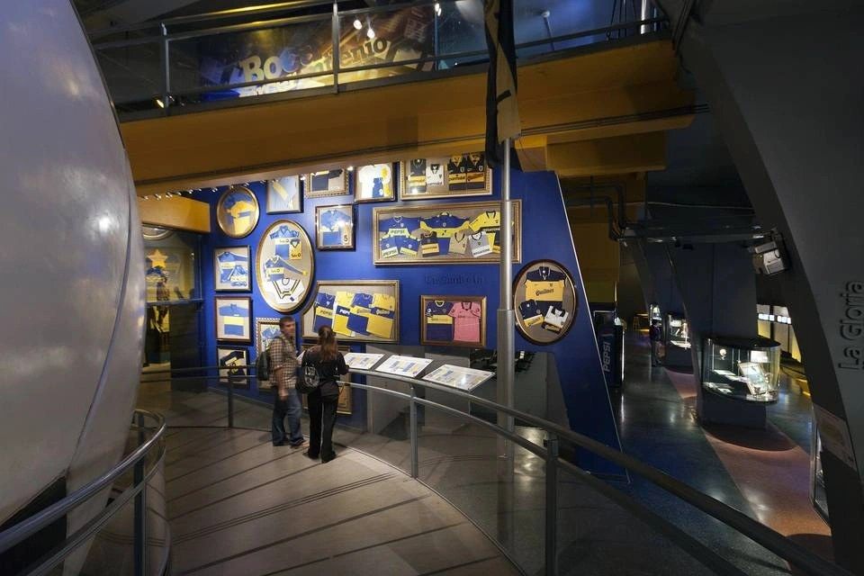 Gray Line: Buenos Aires Hop-On, Hop-Off Bus Ticket with Boca Juniors Museum Entrance and Lunch