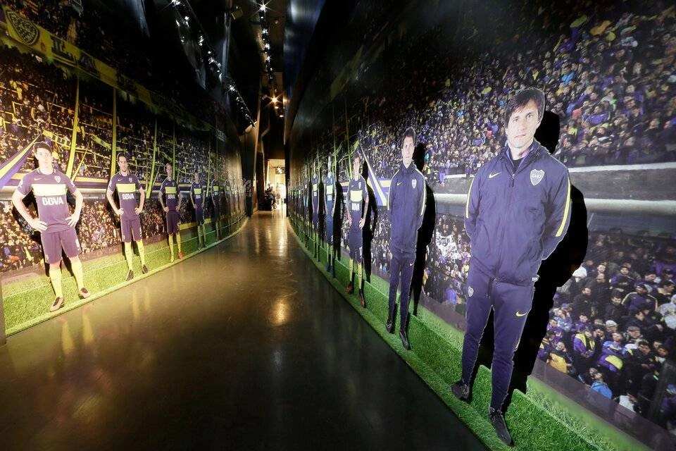 Gray Line: Buenos Aires Hop-On, Hop-Off Bus Ticket with Boca Juniors Museum Entrance and Lunch