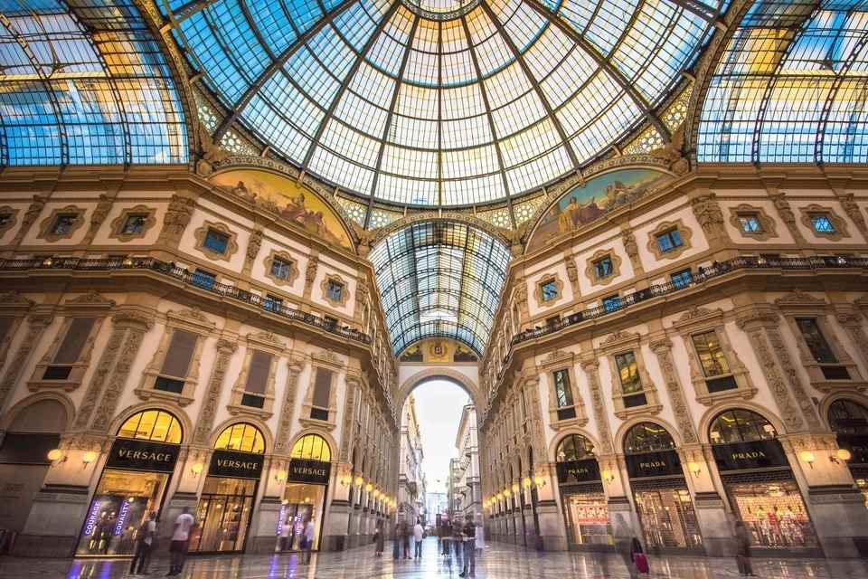 Milan City Walking Tour with Audioguide App