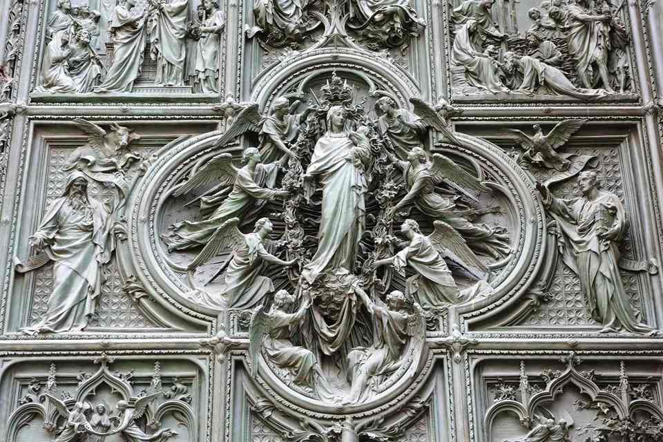 Milan City Walking Tour with Audioguide App