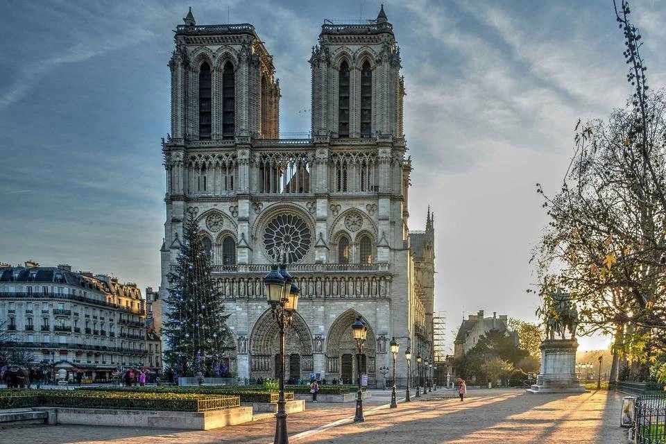 Paris Latin Quarter Tour with Audioguide App
