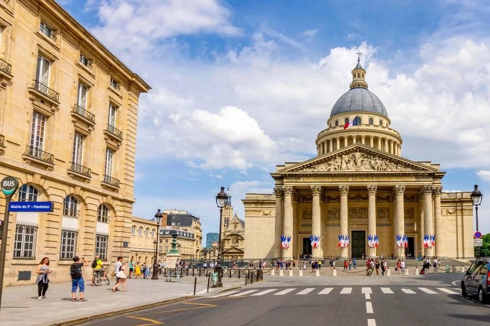 Paris Latin Quarter Tour with Audioguide App
