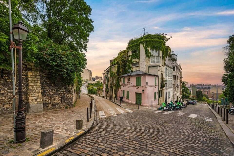 Paris Montmartre Tour with Audioguide App