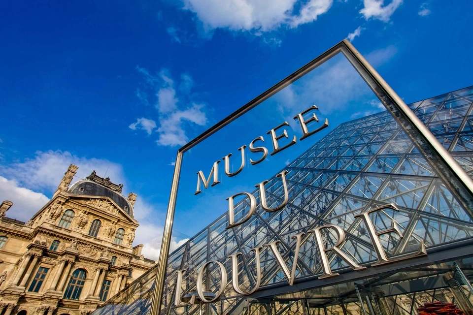 Louvre Museum Audio Guide Tour
