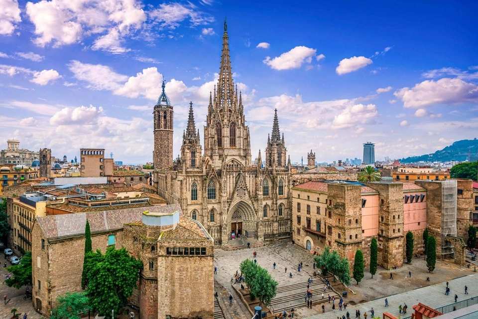 Gothic Quarter Walking Tour with Audioguide App